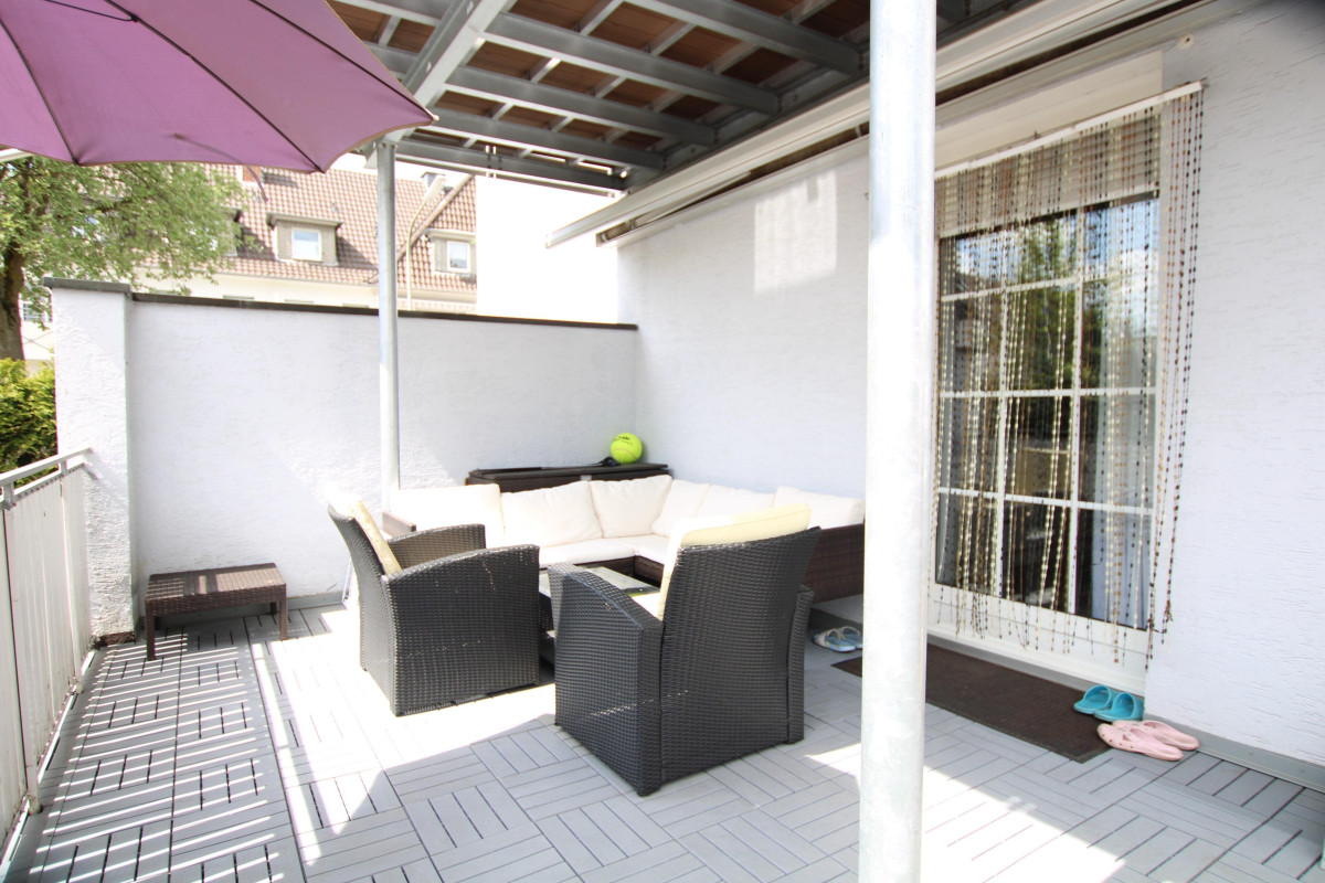 überdachte Terrasse EG