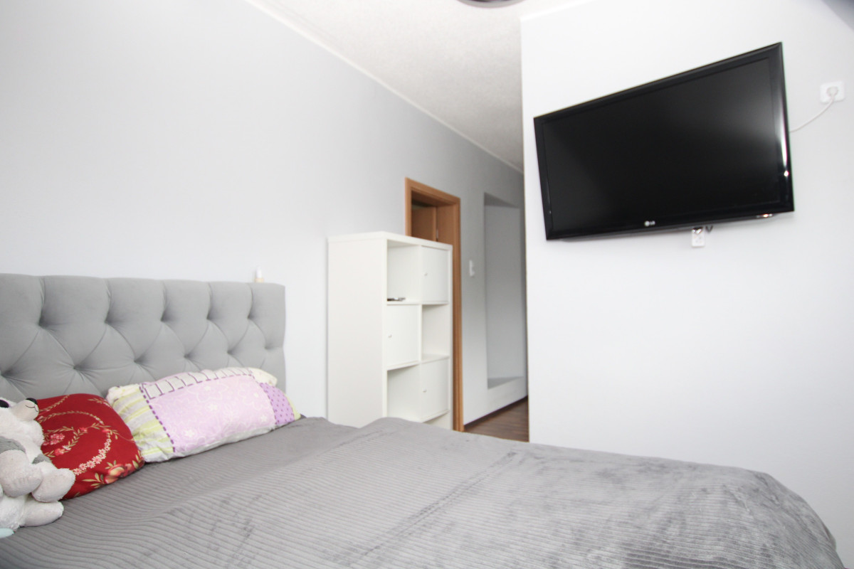 Zweiraum-Schlafzimmer DG