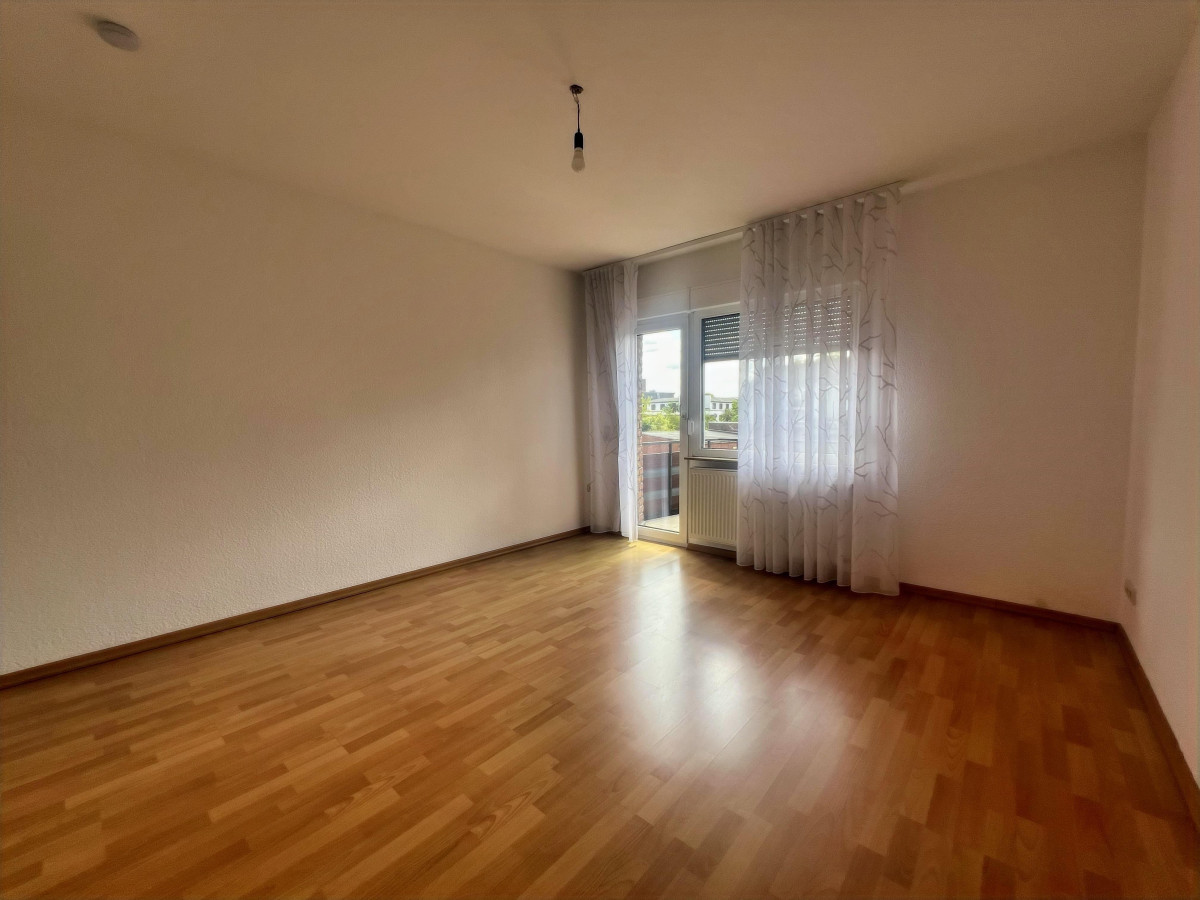 Whg. Nr. 4 re., WZ mit Balkon