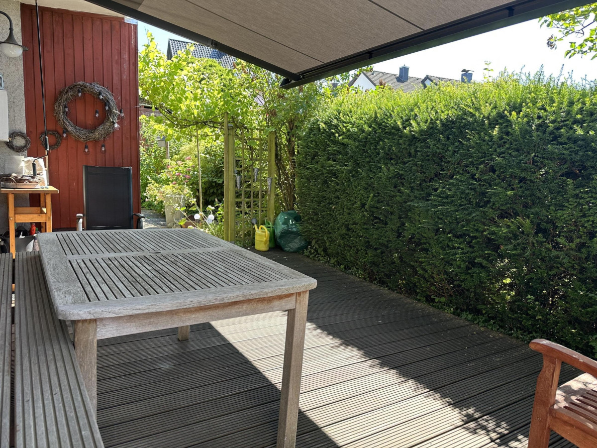 Terrasse (teilüberdacht)
