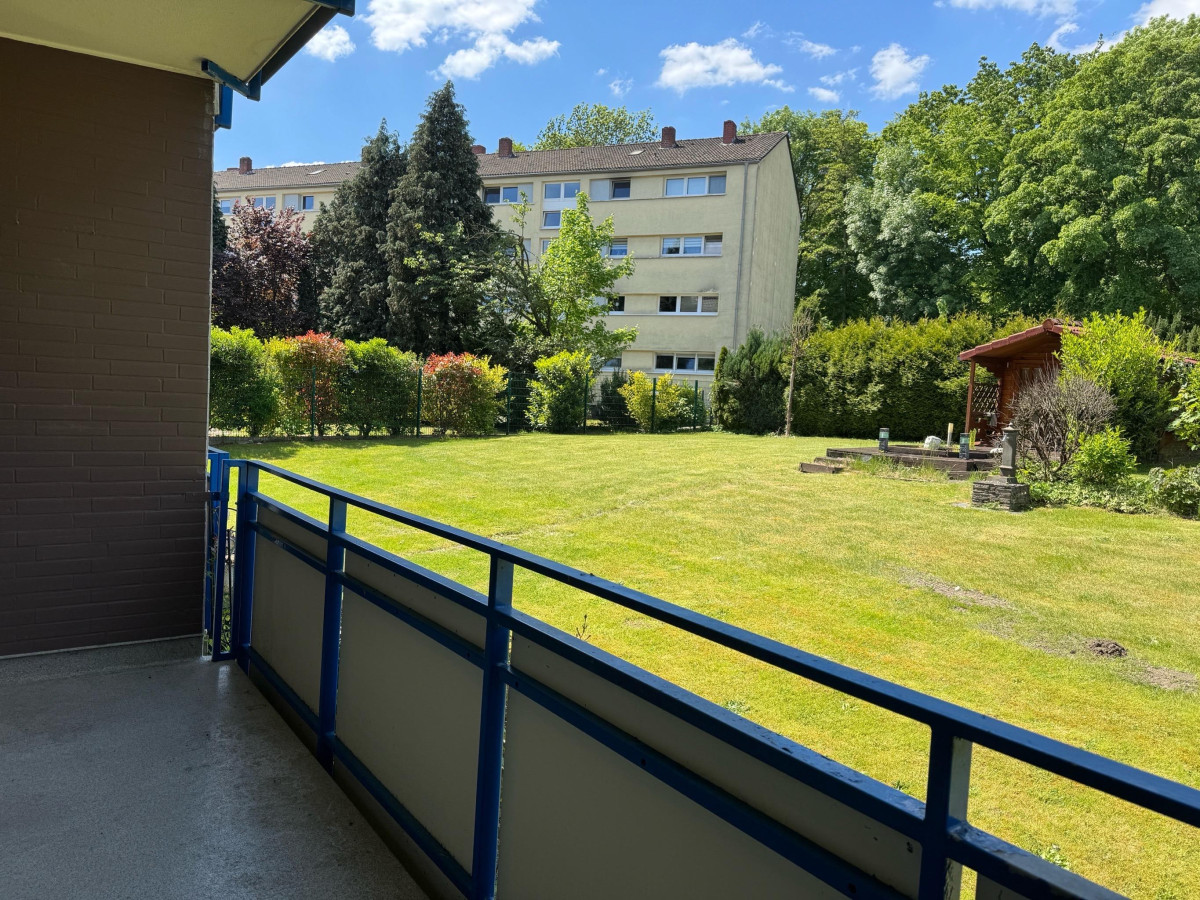 Balkon mit Blick ins Grüne 2