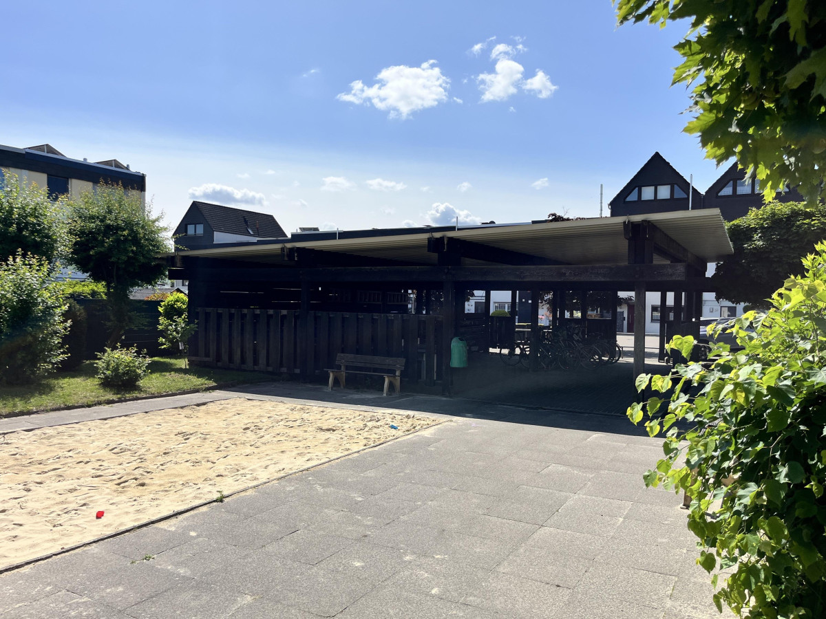 Hofbereich mit Pergola