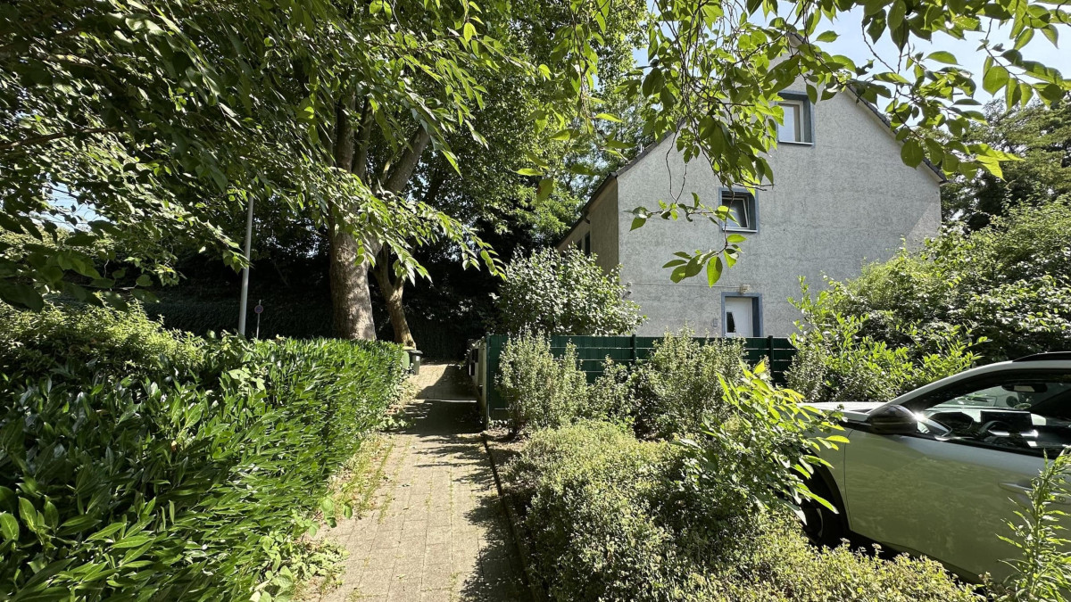 Weg vorm Haus