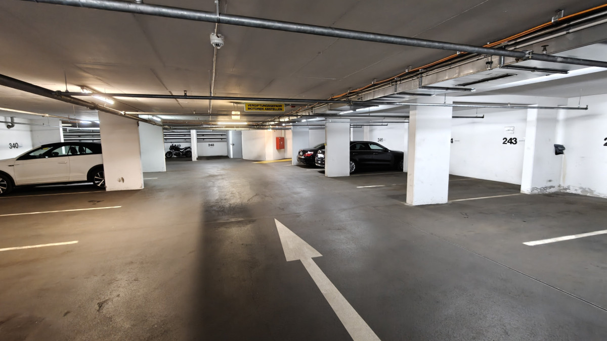 Geräumiges Parkhaus