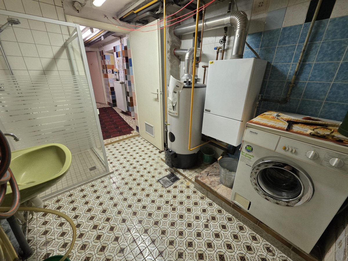 Waschraum mit Dusche