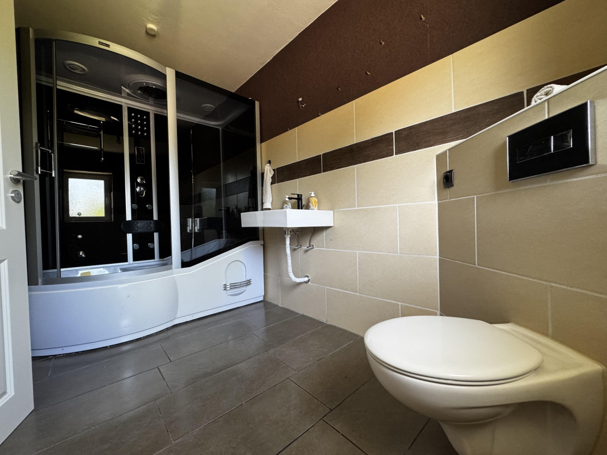 Erdgeschoss - Badezimmer