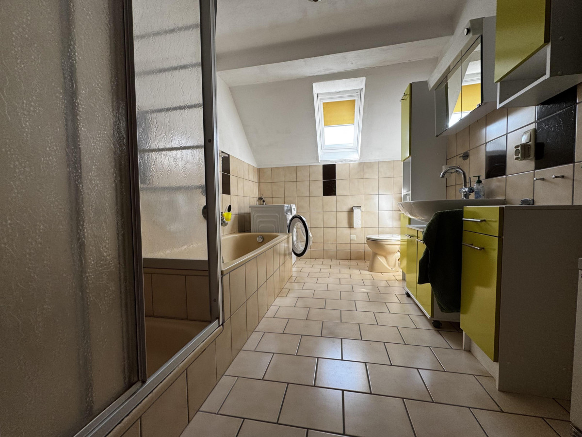 Dachgeschoss - Badezimmer
