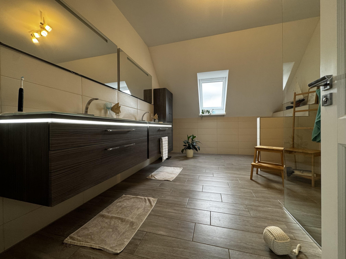 Dachgeschoss - Badezimmer...