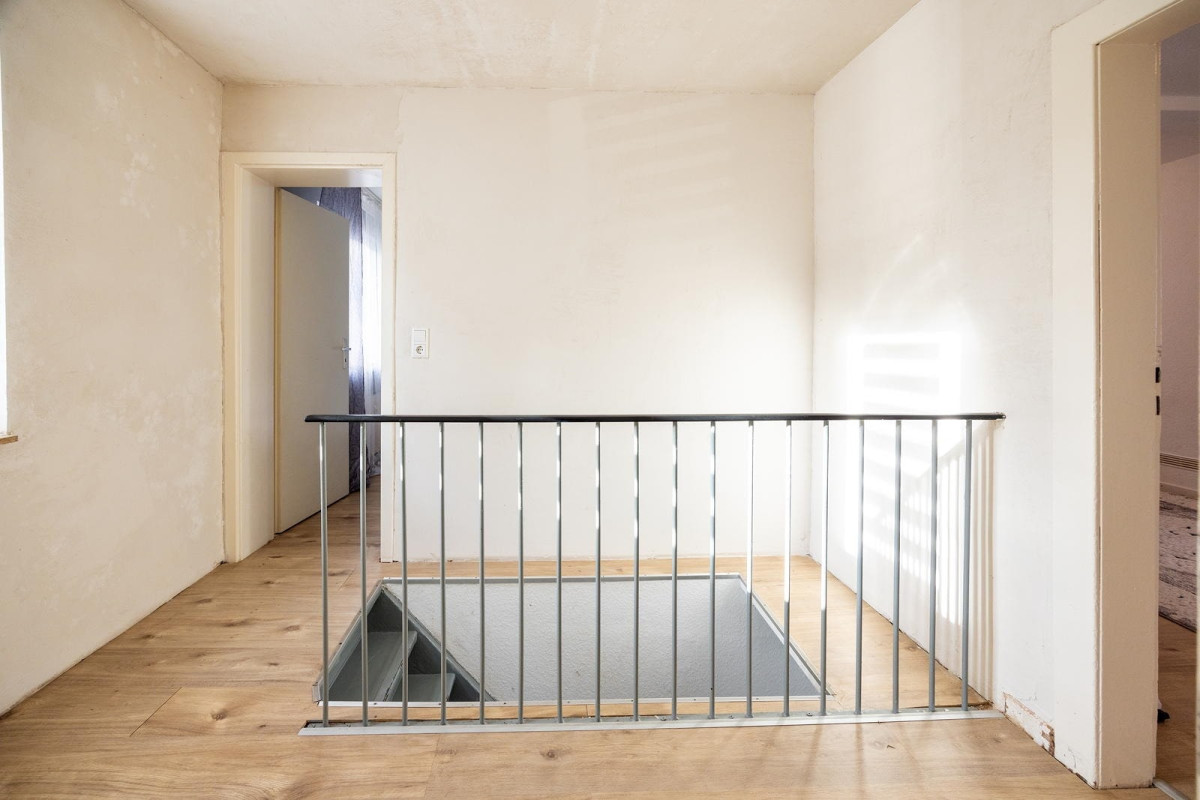 seitlich, OG: Treppenhaus