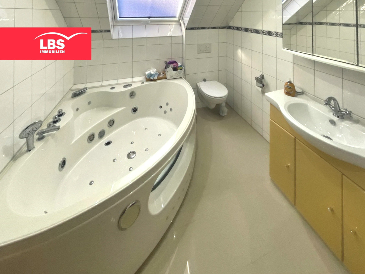 Badezimmer Whirlpool - 1. OG