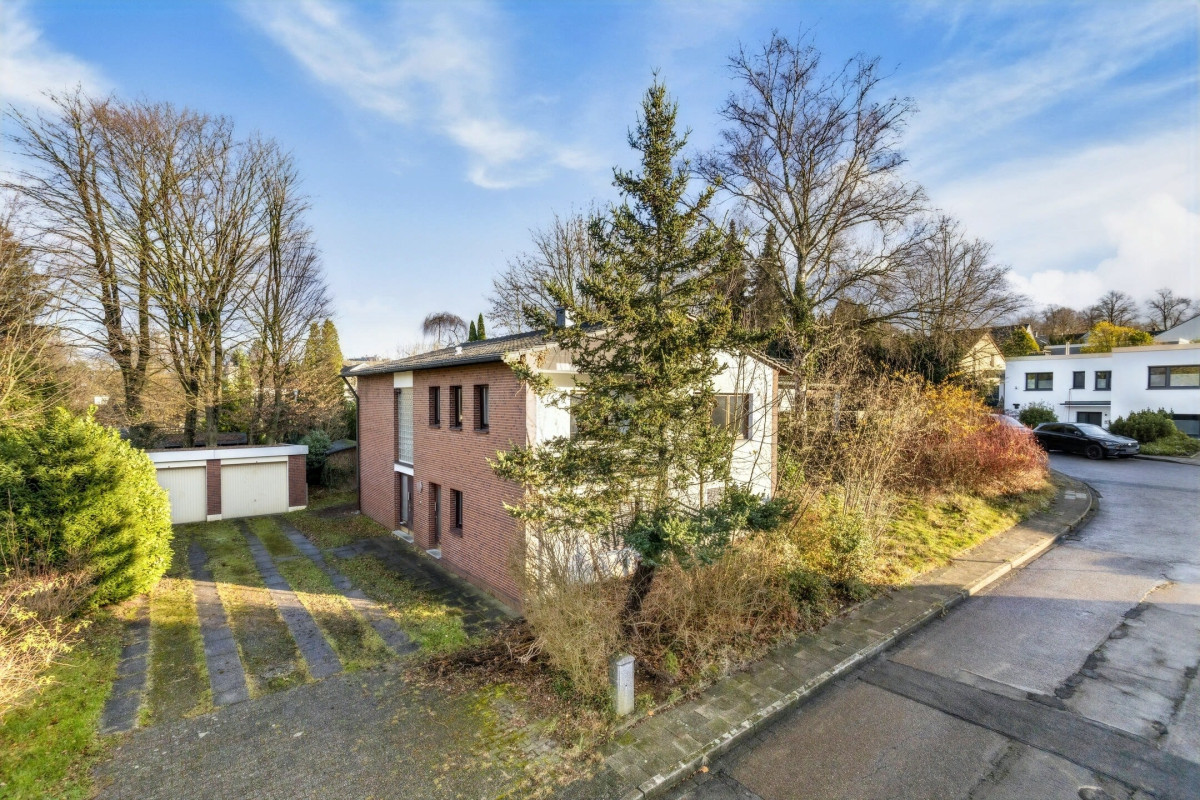 Ansicht Haus und Grundstück