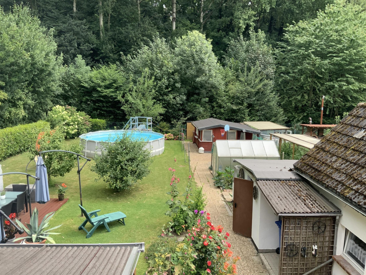 Garten mit Pool
