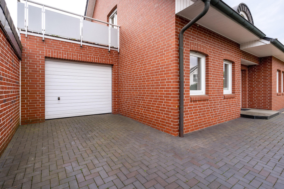 vorne Garage