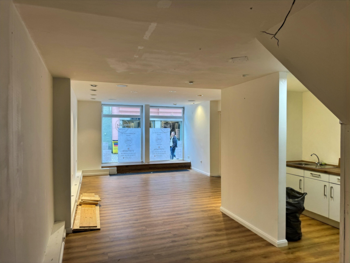 Blick zum Schaufenster