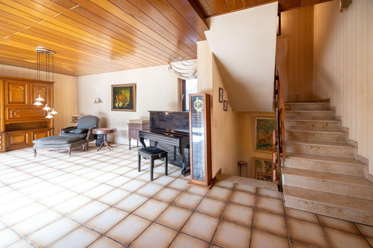 EG: Wohnzimmer/Treppe